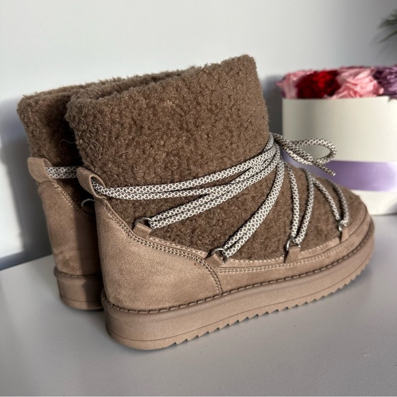 Fall winter snow boots Size 8 - Picture 4 of 9